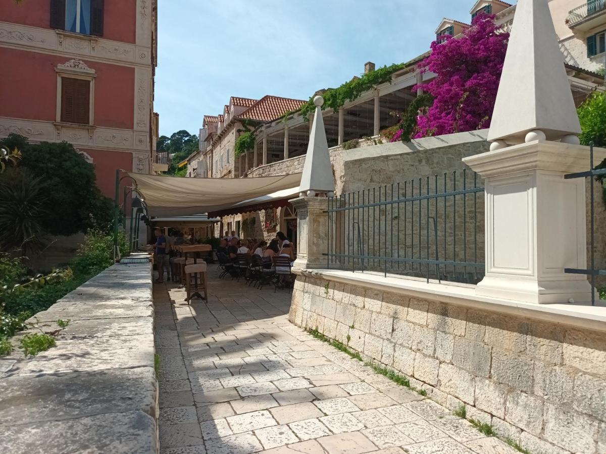 Jesliving Hvar - 2 Bedroom Elegant Apartment With Sea View In Historic Center Of Hvar Town Exteriér fotografie
