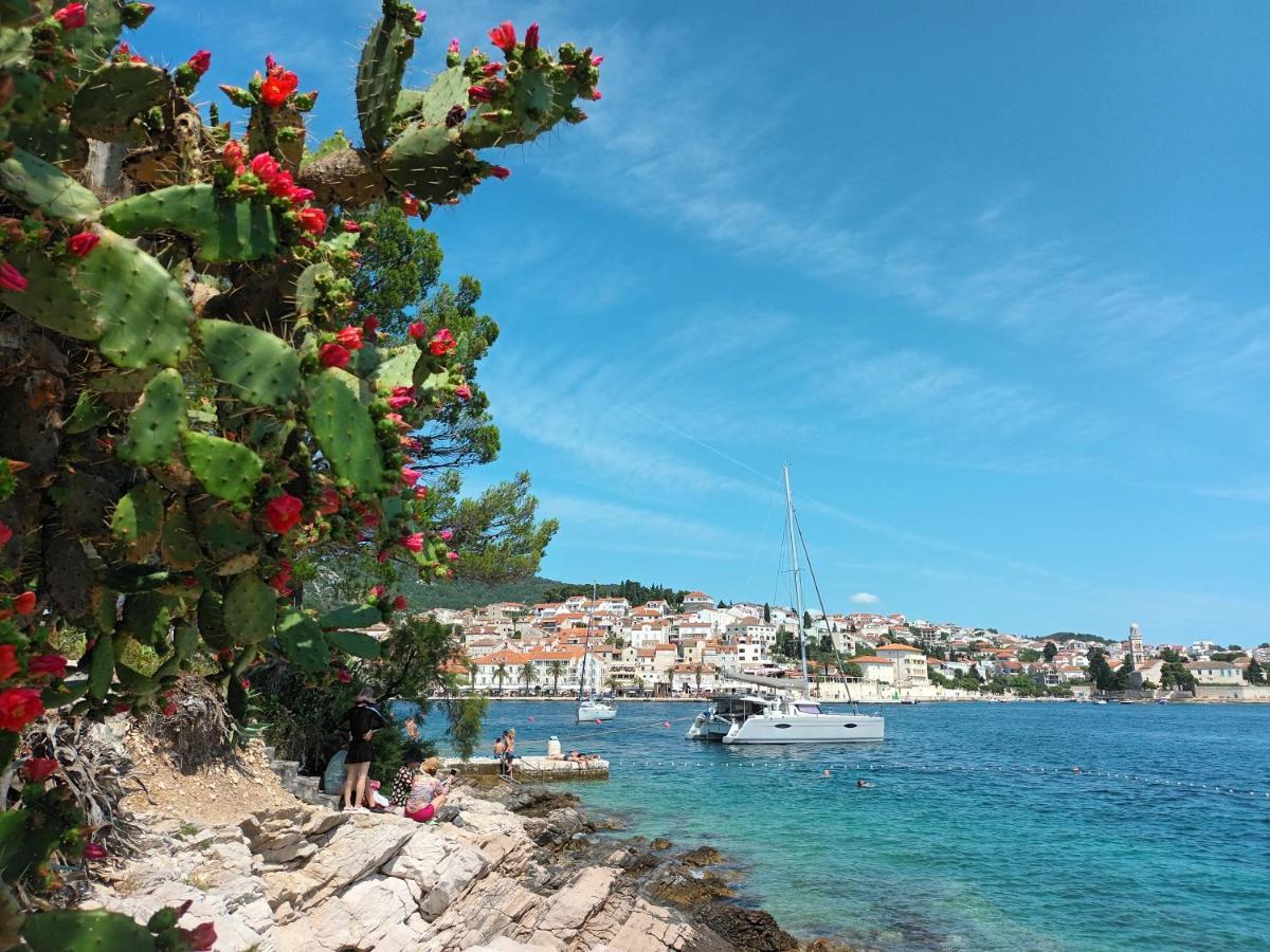 Jesliving Hvar - 2 Bedroom Elegant Apartment With Sea View In Historic Center Of Hvar Town Exteriér fotografie