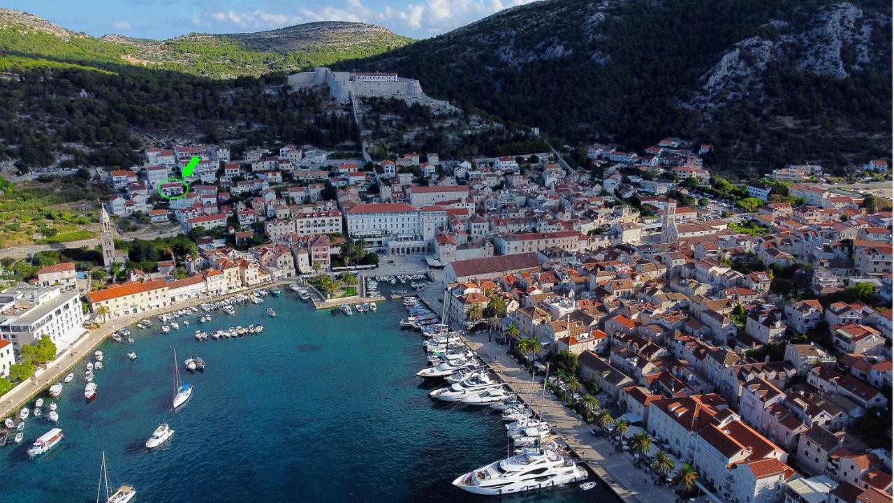 Jesliving Hvar - 2 Bedroom Elegant Apartment With Sea View In Historic Center Of Hvar Town Exteriér fotografie
