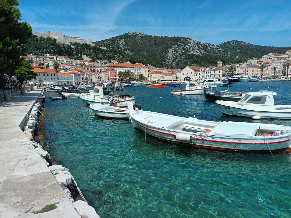 Jesliving Hvar - 2 Bedroom Elegant Apartment With Sea View In Historic Center Of Hvar Town Exteriér fotografie