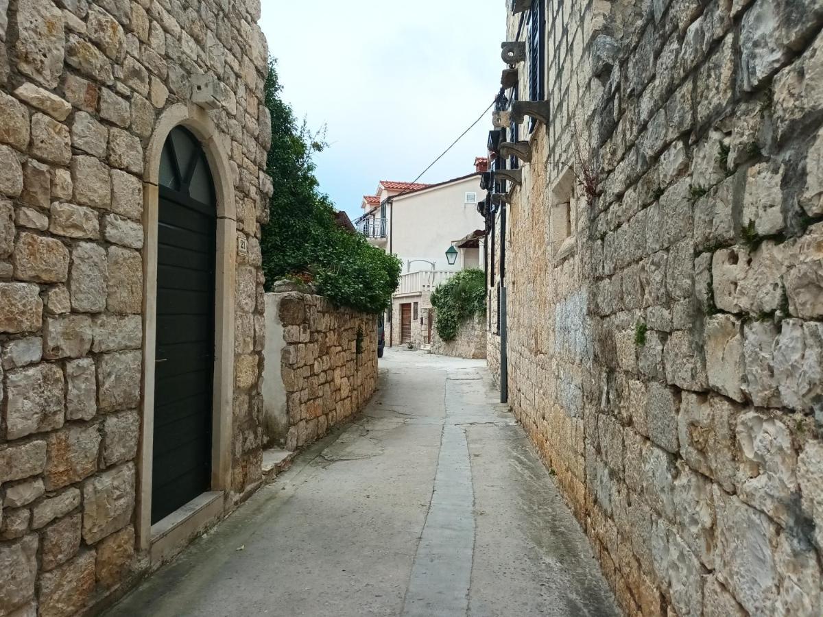 Jesliving Hvar - 2 Bedroom Elegant Apartment With Sea View In Historic Center Of Hvar Town Exteriér fotografie