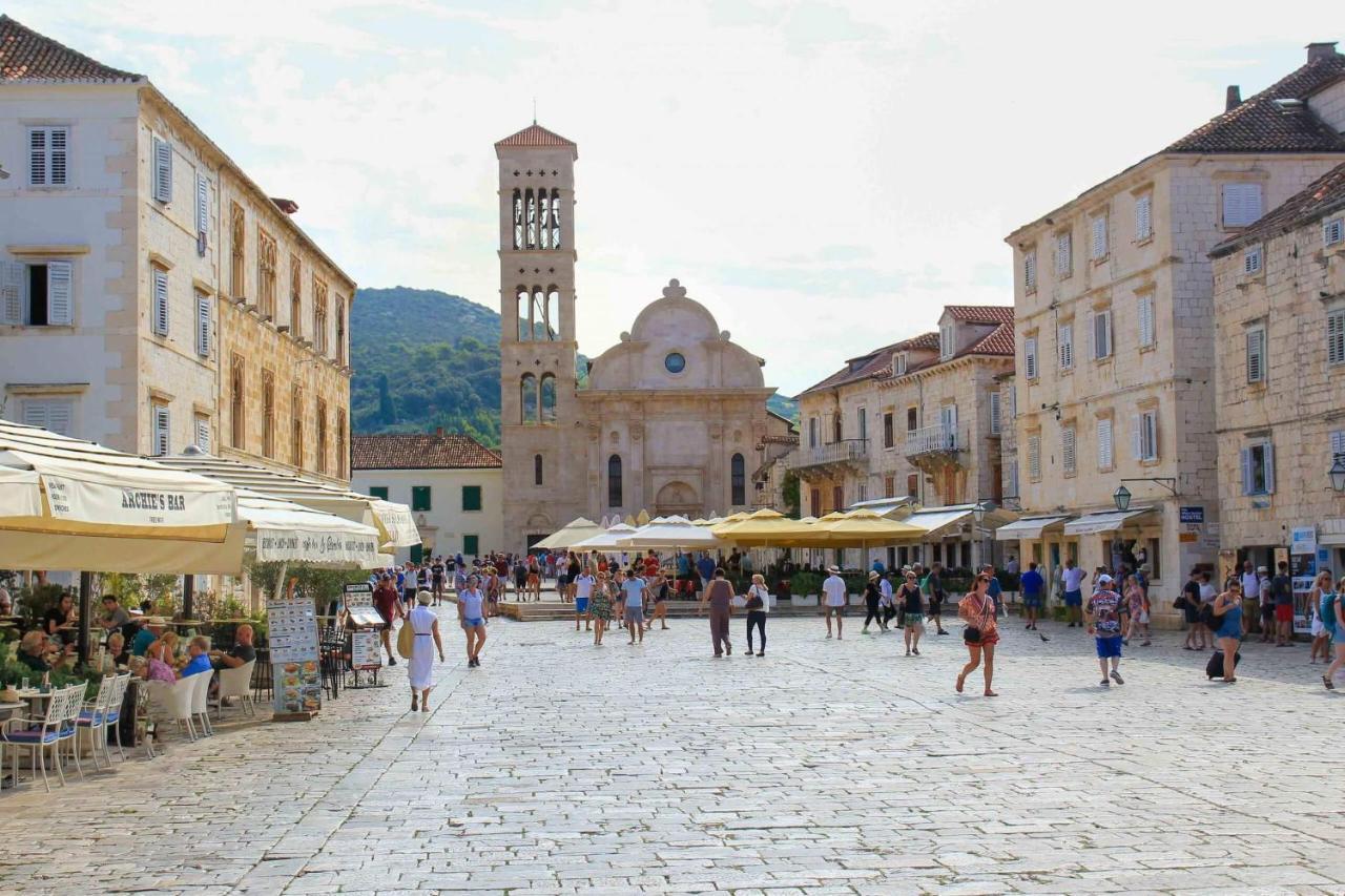Jesliving Hvar - 2 Bedroom Elegant Apartment With Sea View In Historic Center Of Hvar Town Exteriér fotografie