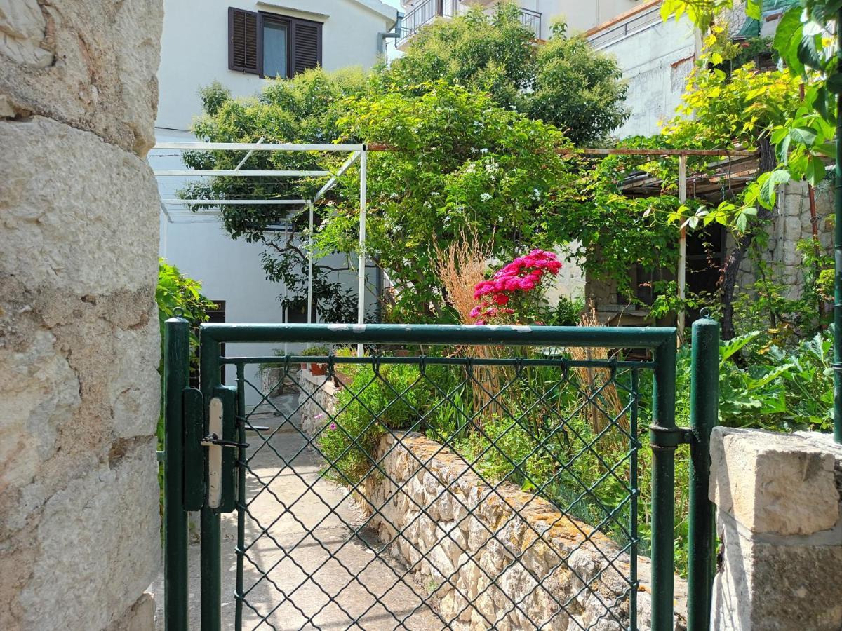 Jesliving Hvar - 2 Bedroom Elegant Apartment With Sea View In Historic Center Of Hvar Town Exteriér fotografie