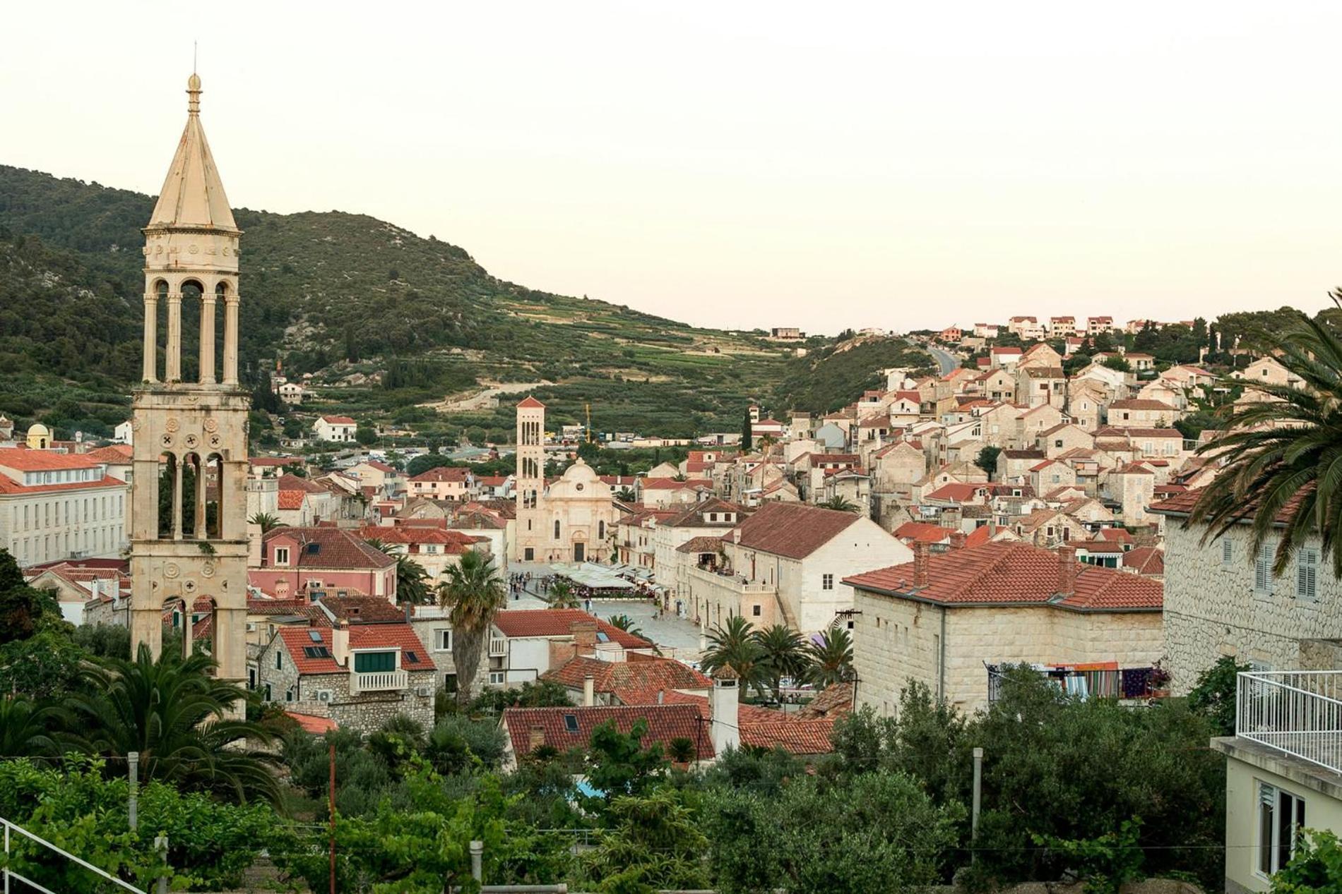 Jesliving Hvar - 2 Bedroom Elegant Apartment With Sea View In Historic Center Of Hvar Town Exteriér fotografie