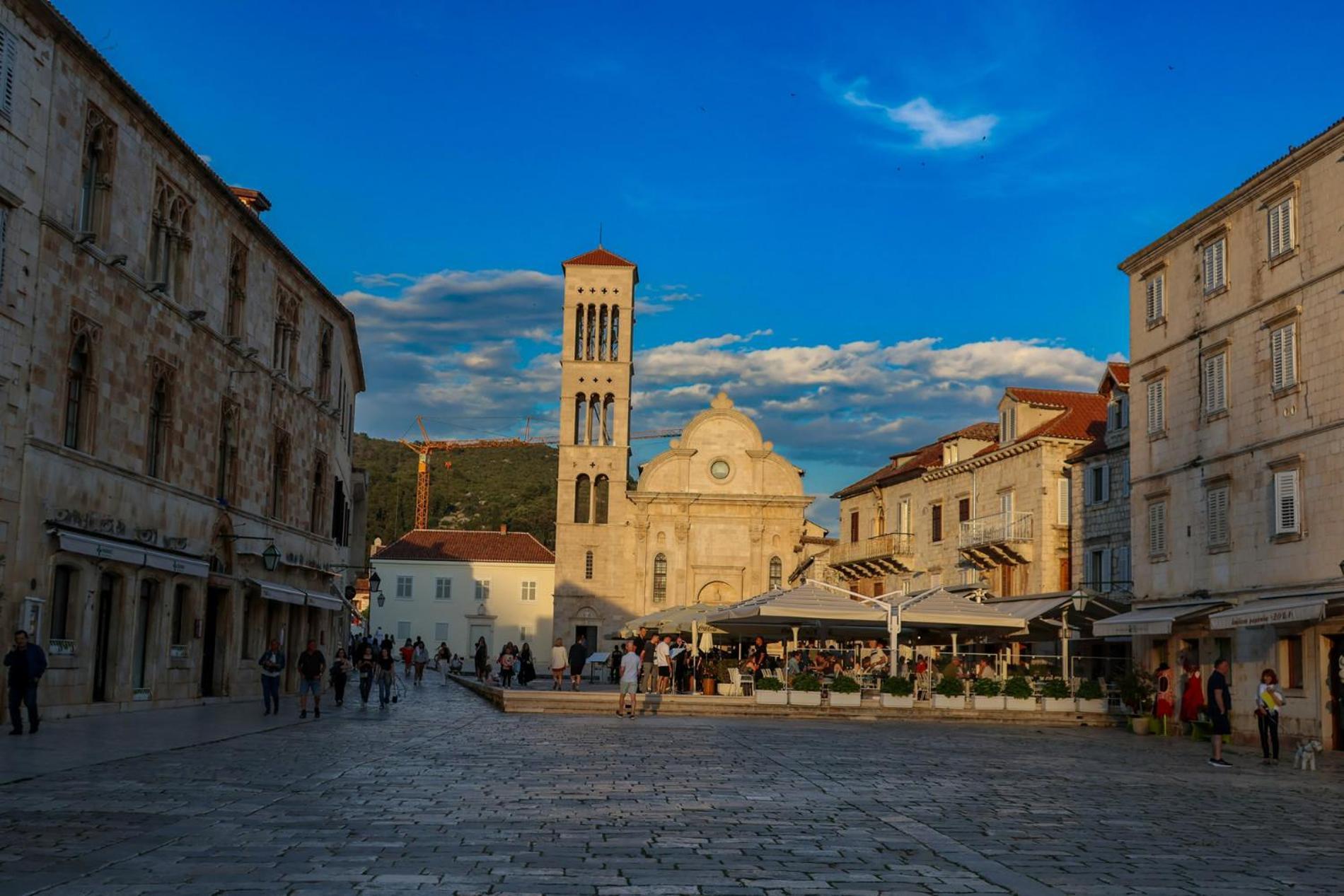 Jesliving Hvar - 2 Bedroom Elegant Apartment With Sea View In Historic Center Of Hvar Town Exteriér fotografie